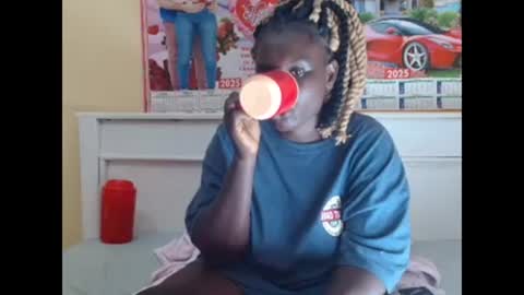 Snapshot of juicy576808 chatting on 02.16.25 zainabu online show from 02.16.25