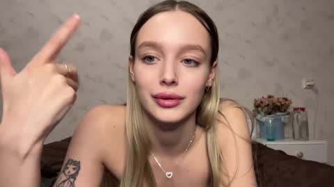 Snapshot of juicy_angels chatting on 12.03.24 alexa online show from 12.03.24