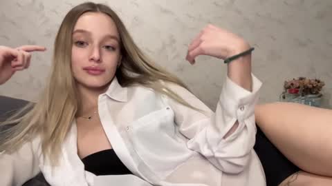 Snapshot of juicy_angels chatting on 12.04.24 alexa online show from 12.04.24