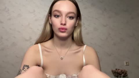 Snapshot of juicy_angels chatting on 12.28.24 alexa online show from 12.28.24