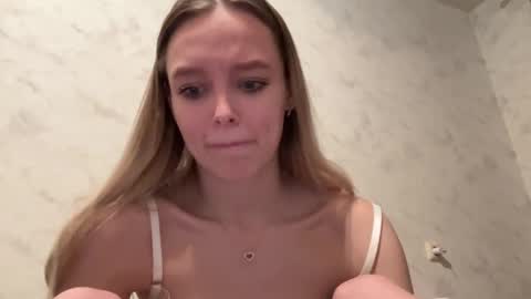 Snapshot of juicy_angels chatting on 02.22.25 alexa online show from 02.22.25