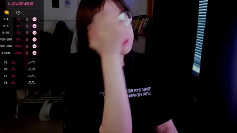Snapshot of juicy_burrito chatting on 04.20.26 Bella online show from 04.20.26