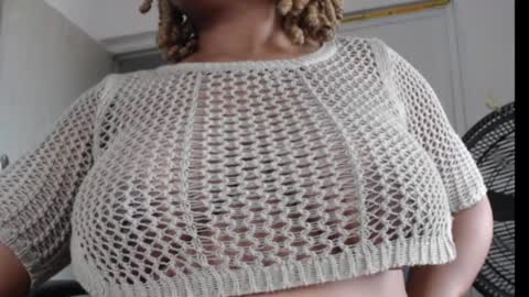Snapshot of juicy_gold22 chatting on 05.25.26 Mariagold online show from 05.25.26
