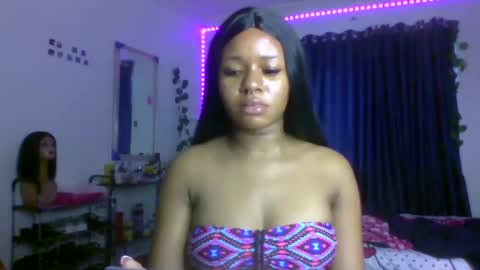 Snapshot of juicy_pussy1122 chatting on 10.25.25 Emily online show from 10.25.25