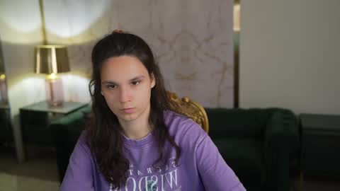 Snapshot of juicy_secrets_054 chatting on 04.29.26 Elza online show from 04.29.26