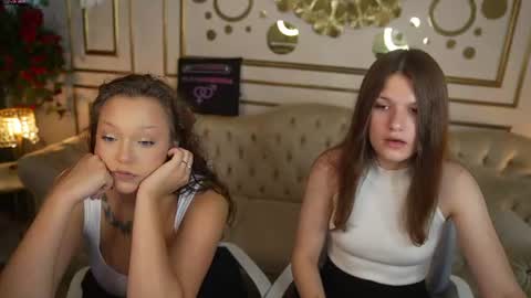 Snapshot of juicy_secrets_054 chatting on 06.23.26 Elza online show from 06.23.26