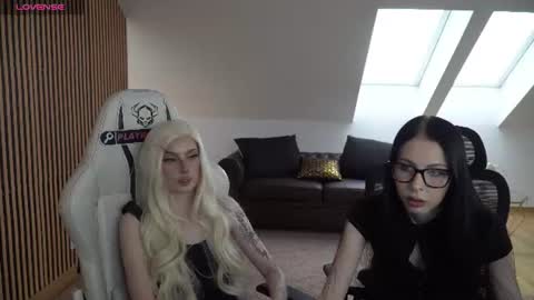 Snapshot of juicy_secrets_054 chatting on 07.03.26 Elza online show from 07.03.26
