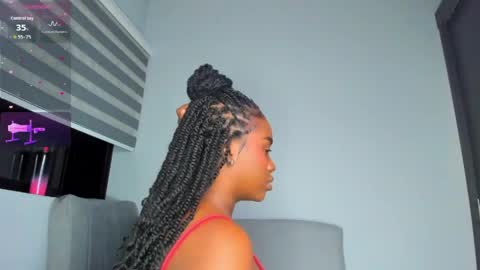 Snapshot of juicy_sky chatting on 05.29.26 Your Paradise online show from 05.29.26