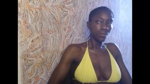 Snapshot of juicyberryx chatting on 02.19.25 queen online show from 02.19.25
