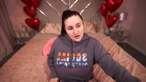 Snapshot of juicyberryy chatting on 02.12.25 Milana online show from 02.12.25