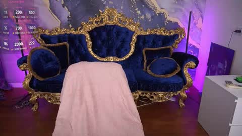 Snapshot of juicyberryy chatting on 10.27.25 Milana online show from 10.27.25