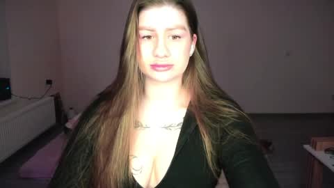 Snapshot of juicyhelenx chatting on 04.18.26 Elena online show from 04.18.26