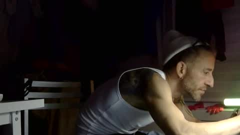 Snapshot of juicystraw chatting on 10.11.25 juicystraw online show from 10.11.25