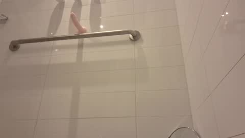 Snapshot of juicystraw chatting on 10.18.25 juicystraw online show from 10.18.25