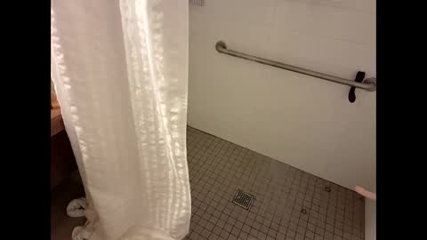 Snapshot of juicystraw chatting on 10.19.25 juicystraw online show from 10.19.25