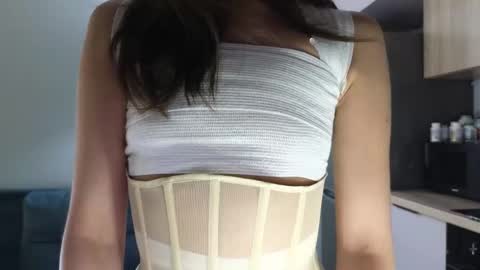 Snapshot of jujuyang chatting on 03.08.25 Julia online show from 03.08.25