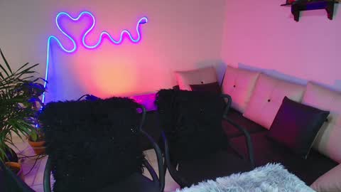 Jules and Gia online show from 01.28.25