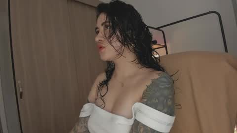 Juli Modelo Independiente online show from 04.17.26