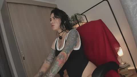 Juli Modelo Independiente online show from 06.17.26