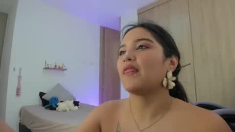 Snapshot of juli_santos_22 chatting on 12.21.24 juli_santos_22 online show from 12.21.24