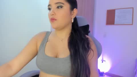 Snapshot of juli_santos_22 chatting on 01.28.25 juli_santos_22 online show from 01.28.25