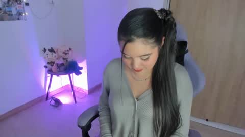 Snapshot of juli_santos_22 chatting on 09.26.25 juli_santos_22 online show from 09.26.25