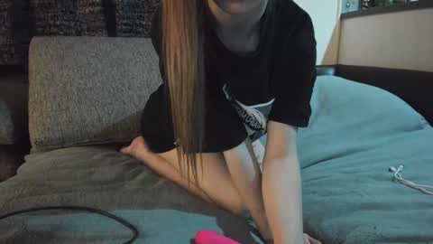 Snapshot of julia__miln chatting on 01.14.25 im Julia online show from 01.14.25