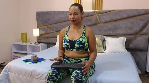 Julia Gomes online show from 02.27.25