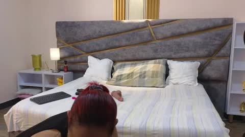 Julia Gomes online show from 03.04.25