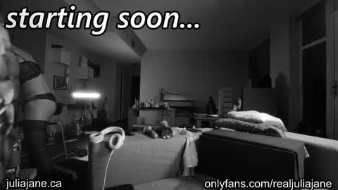 Julia Jane online show from 02.04.26