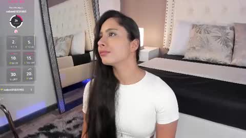Snapshot of julia_martinezz_ chatting on 07.01.26 J U L IA M A R T I N E Z online show from 07.01.26