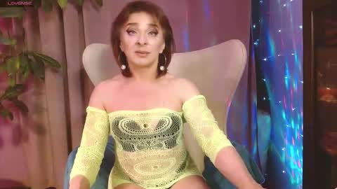 Snapshot of julia_renard chatting on 10.03.25 Julia online show from 10.03.25
