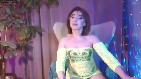 Snapshot of julia_renard chatting on 10.19.25 Julia online show from 10.19.25