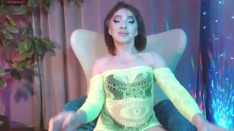 Snapshot of julia_renard chatting on 10.24.25 Julia online show from 10.24.25