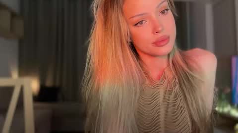 Julia R Le online show from 10.25.25