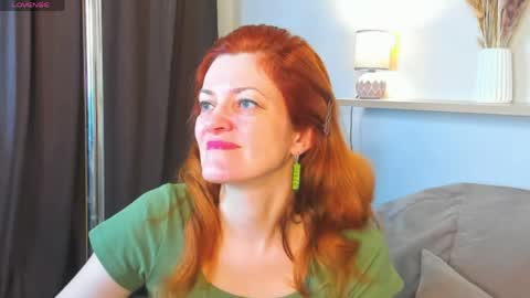 Snapshot of julia_suny chatting on 05.19.26 julia_suny online show from 05.19.26