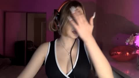 Snapshot of juliahupman chatting on 02.17.26 Kate online show from 02.17.26