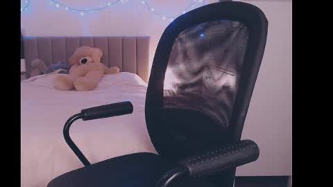 Snapshot of julialiones chatting on 01.08.25 julialiones online show from 01.08.25