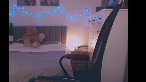 Snapshot of julialiones chatting on 02.25.25 julialiones online show from 02.25.25