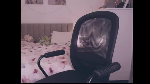 Snapshot of julialiones chatting on 09.22.25 julialiones online show from 09.22.25