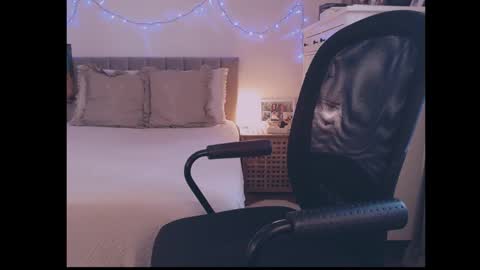 Snapshot of julialiones chatting on 10.05.25 julialiones online show from 10.05.25