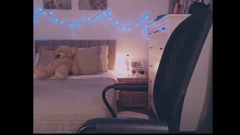 Snapshot of julialiones chatting on 02.05.26 julialiones online show from 02.05.26