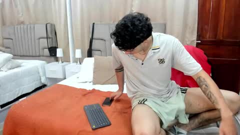 Snapshot of julian_billy chatting on 01.03.25 julian billy online show from 01.03.25