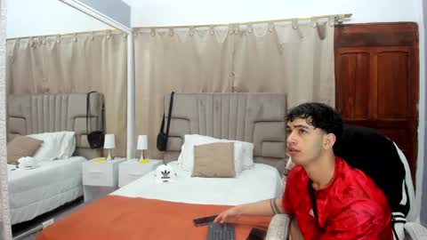 Snapshot of julian_billy chatting on 01.05.25 julian billy online show from 01.05.25