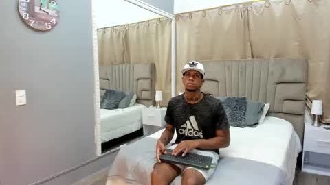 Snapshot of julian_billy chatting on 01.10.25 julian billy online show from 01.10.25