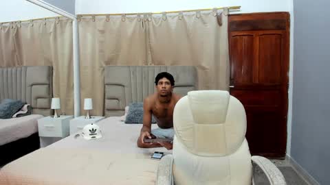 Snapshot of julian_billy chatting on 01.17.25 julian billy online show from 01.17.25