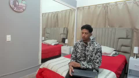 Snapshot of julian_billy chatting on 01.28.25 julian billy online show from 01.28.25