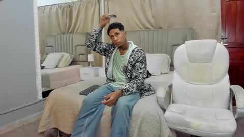 Snapshot of julian_billy chatting on 02.25.25 julian billy online show from 02.25.25