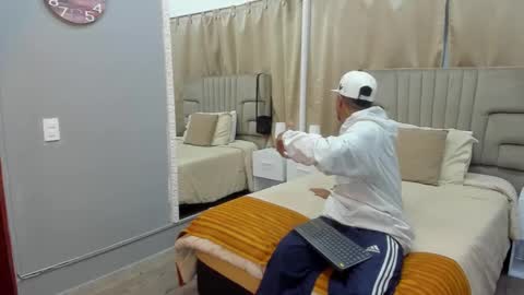 Snapshot of julian_billy chatting on 03.08.25 julian billy online show from 03.08.25