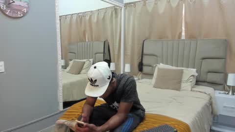 Snapshot of julian_billy chatting on 03.10.25 julian billy online show from 03.10.25